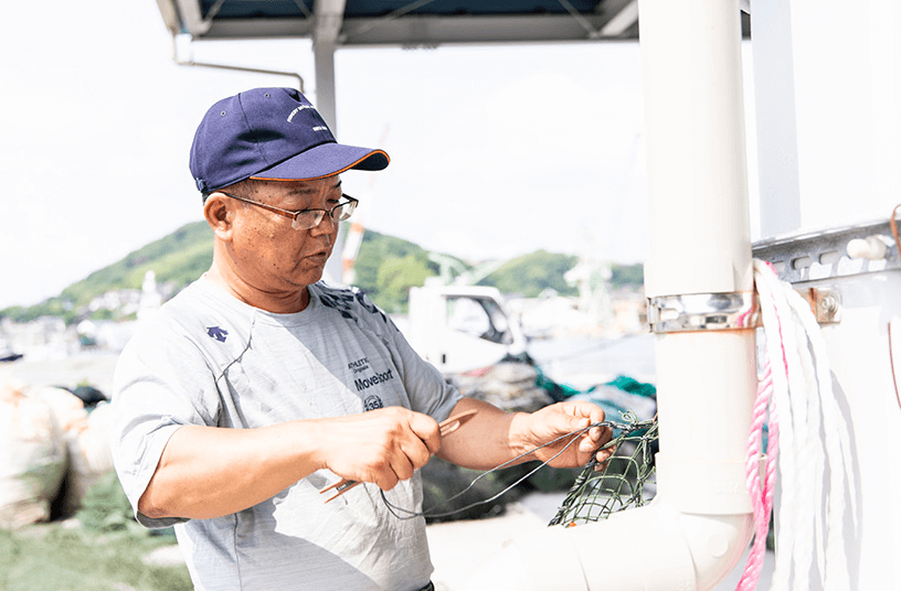 以東底曳船夏場網作業